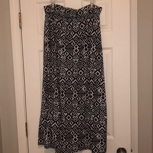 Black & White Maxi Skirt - Size 1X (16W)